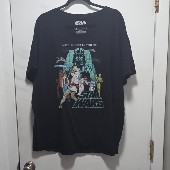 EUC Torrid Size 4 Star Wars Tee - Picture 2 of 3
